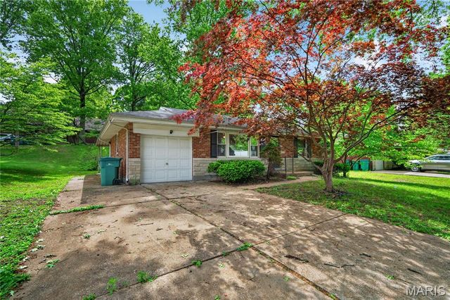 14 Forest Home Court, St Louis, MO 63137
