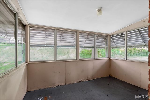 14 Forest Home Court, St Louis, MO 63137