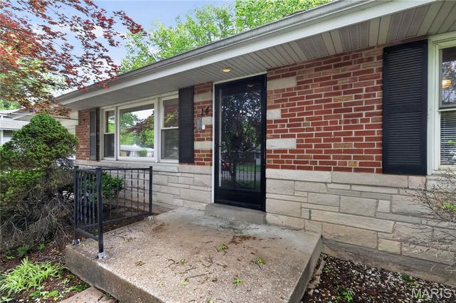 14 Forest Home Court, St Louis, MO 63137