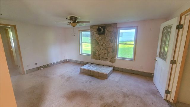 725 East Dr, Clairton, PA 15025