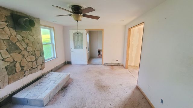 725 East Dr, Clairton, PA 15025
