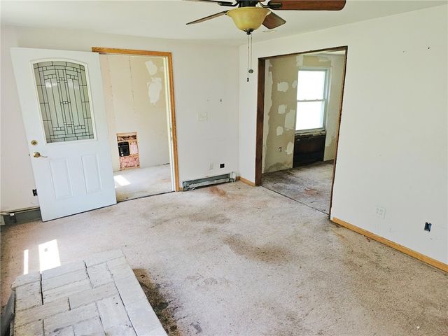 725 East Dr, Clairton, PA 15025