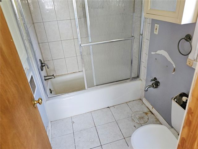 725 East Dr, Clairton, PA 15025