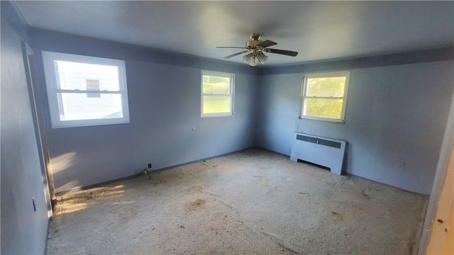 725 East Dr, Clairton, PA 15025