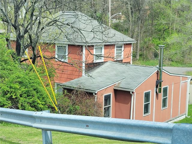 725 East Dr, Clairton, PA 15025