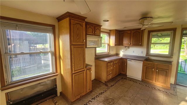 725 East Dr, Clairton, PA 15025