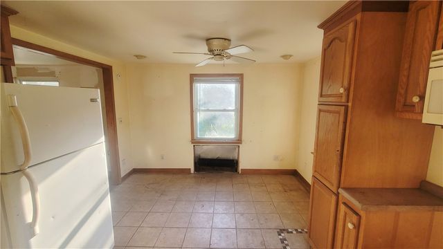 725 East Dr, Clairton, PA 15025