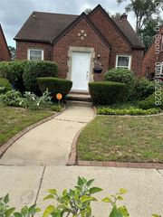18301 Manor Street, Detroit, MI 48221