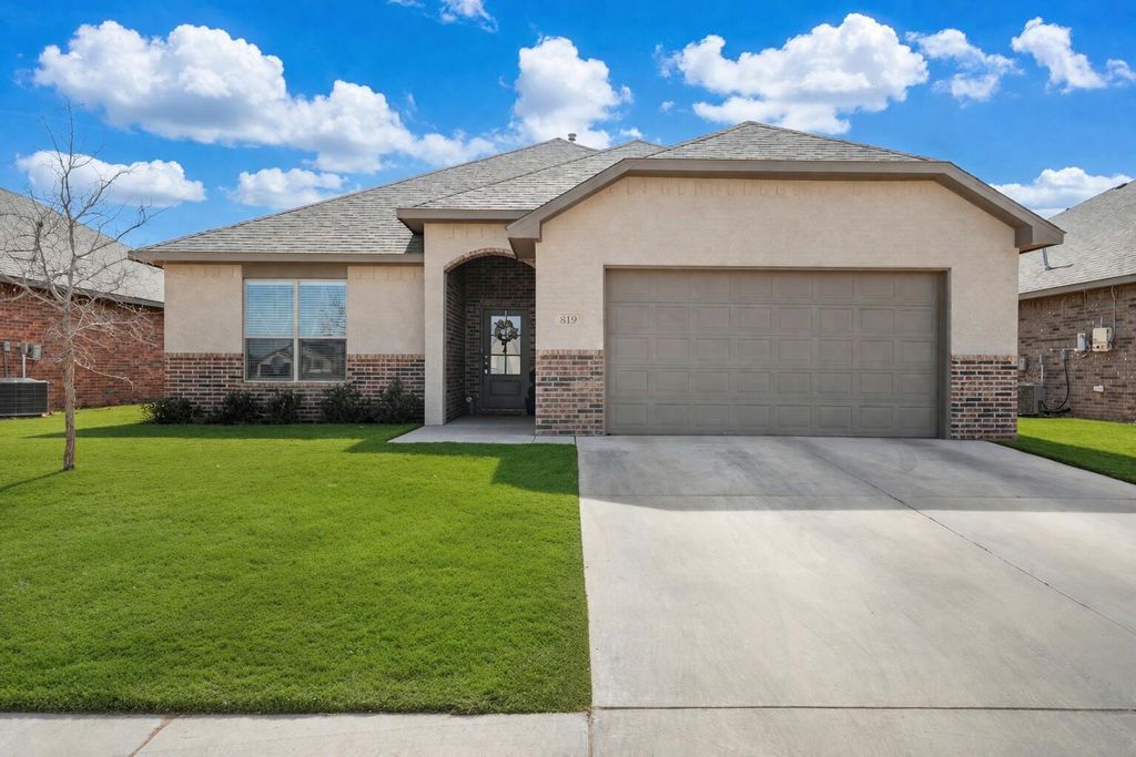 819 N 3rd Street, Wolfforth, TX 79382