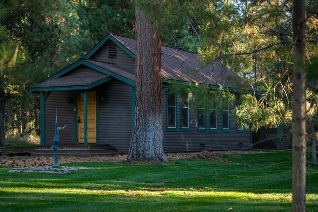 56053 School House Road, Bend, OR 97707