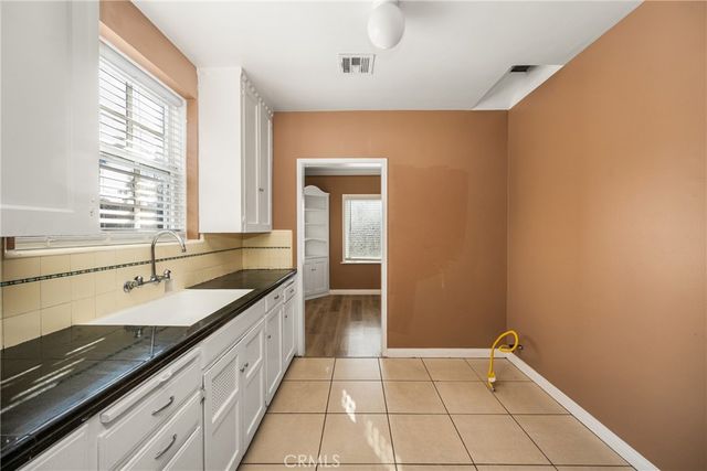 801 W 17th Street, Santa Ana, CA 92706