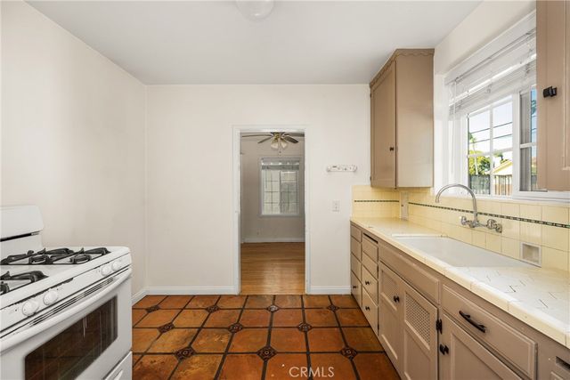 801 W 17th Street, Santa Ana, CA 92706