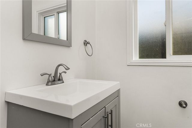 801 W 17th Street, Santa Ana, CA 92706