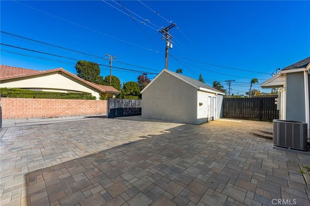 801 W 17th Street, Santa Ana, CA 92706