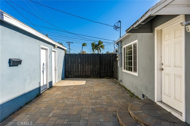 801 W 17th Street, Santa Ana, CA 92706