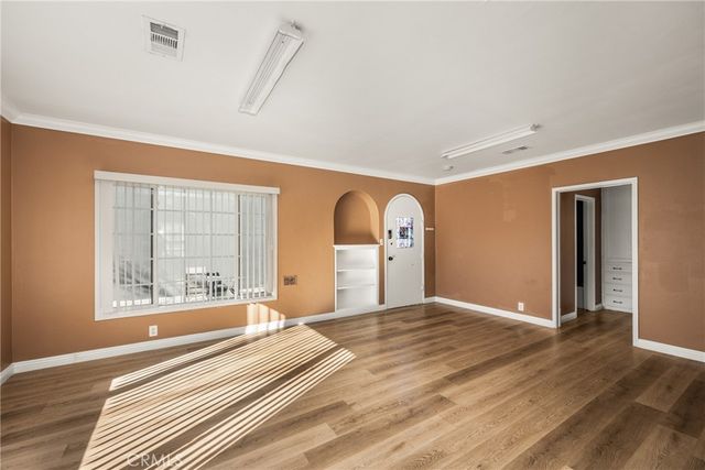 801 W 17th Street, Santa Ana, CA 92706