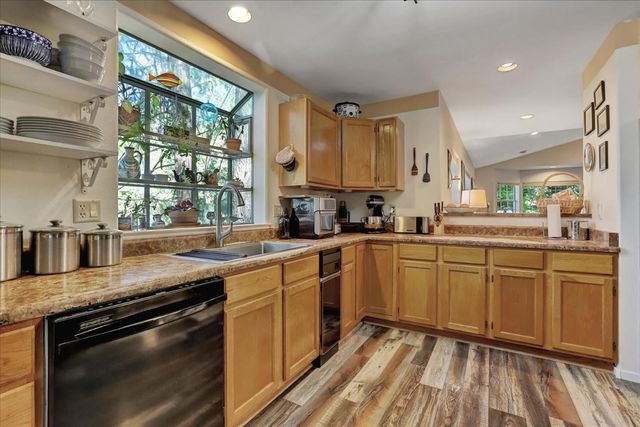 10901 Footwall Dr, Grass Valley, CA 95945