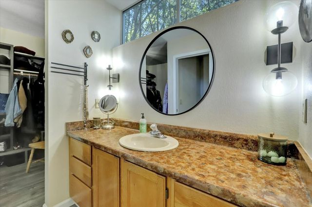 10901 Footwall Dr, Grass Valley, CA 95945