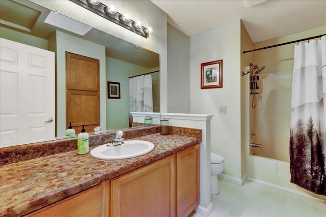 10901 Footwall Dr, Grass Valley, CA 95945