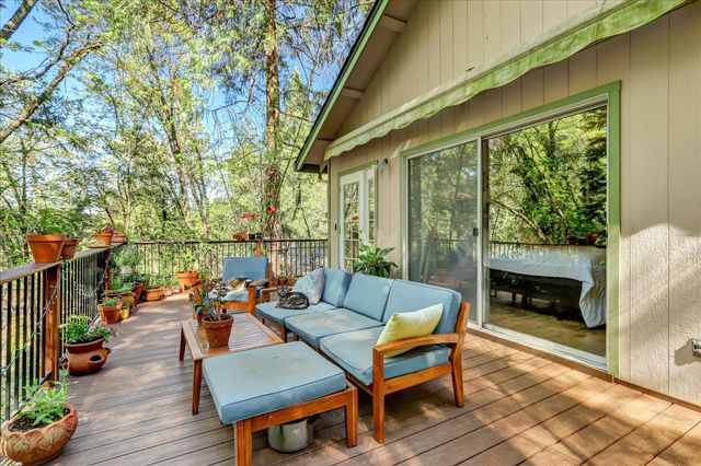 10901 Footwall Dr, Grass Valley, CA 95945