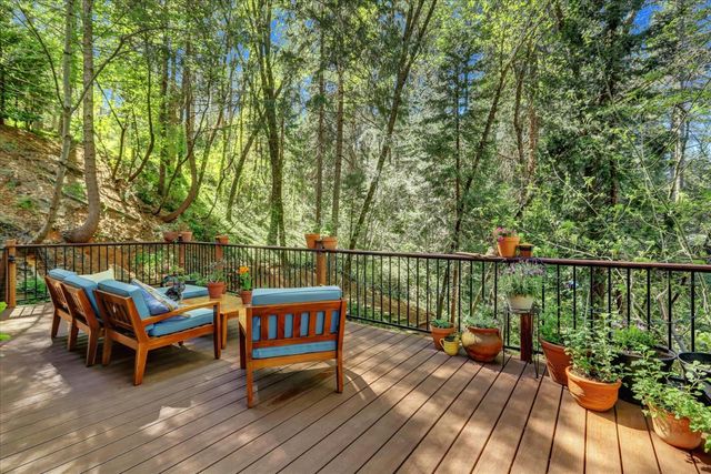 10901 Footwall Dr, Grass Valley, CA 95945