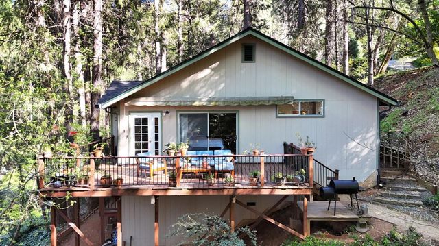 10901 Footwall Dr, Grass Valley, CA 95945