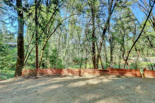 10901 Footwall Dr, Grass Valley, CA 95945