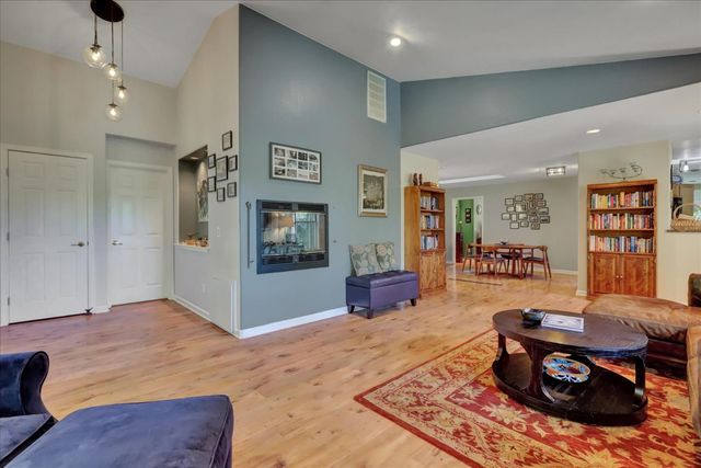 10901 Footwall Dr, Grass Valley, CA 95945