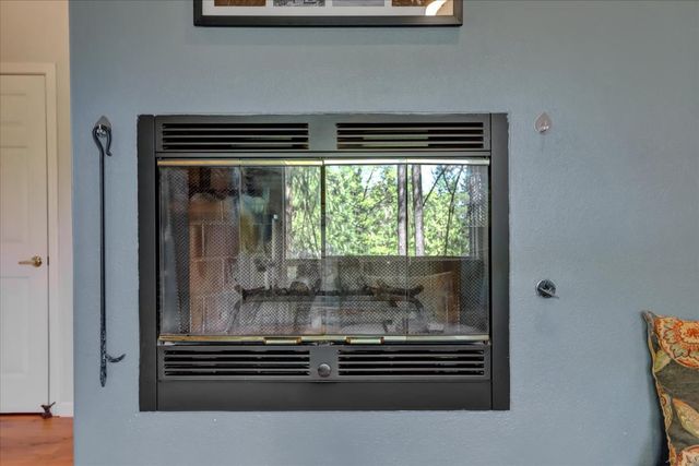 10901 Footwall Dr, Grass Valley, CA 95945