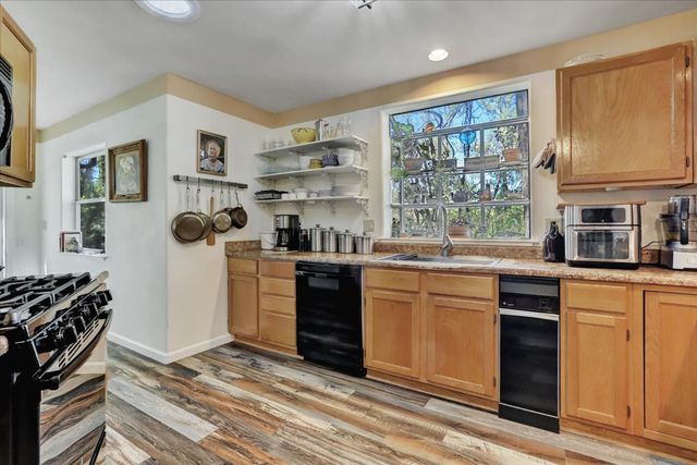 10901 Footwall Dr, Grass Valley, CA 95945