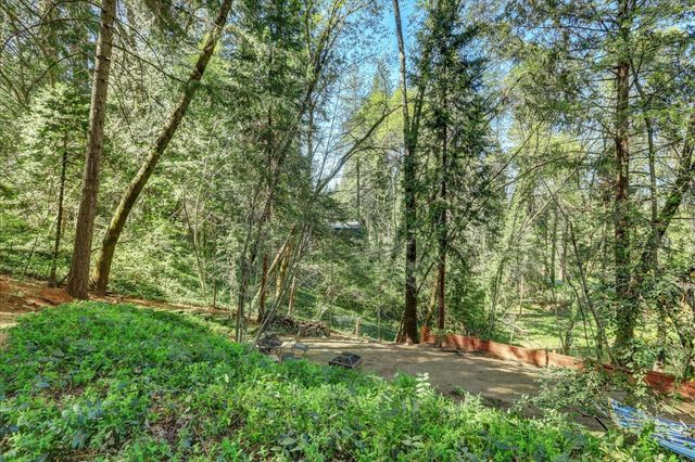 10901 Footwall Dr, Grass Valley, CA 95945