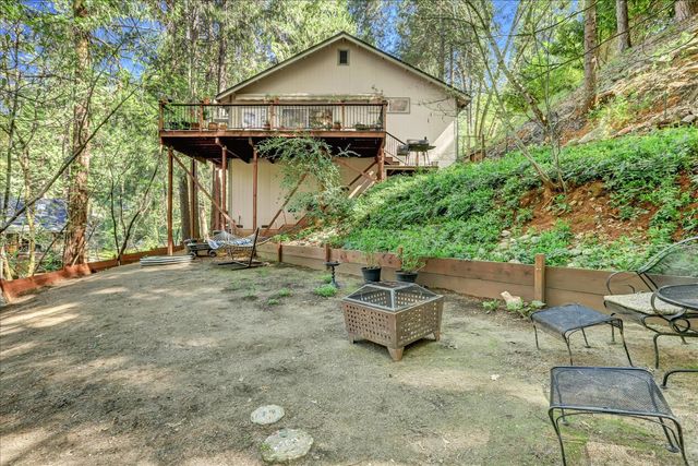 10901 Footwall Dr, Grass Valley, CA 95945
