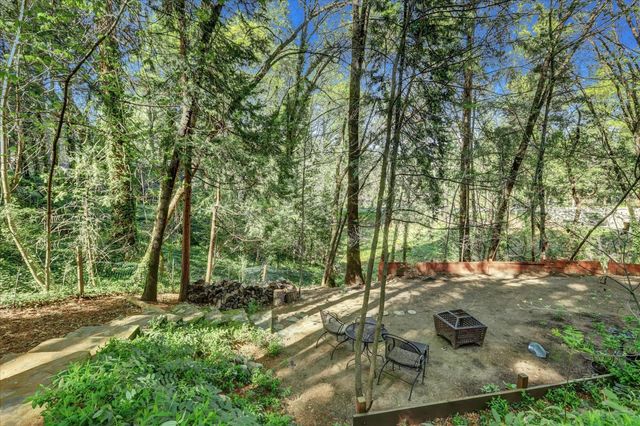 10901 Footwall Dr, Grass Valley, CA 95945