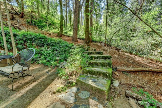 10901 Footwall Dr, Grass Valley, CA 95945