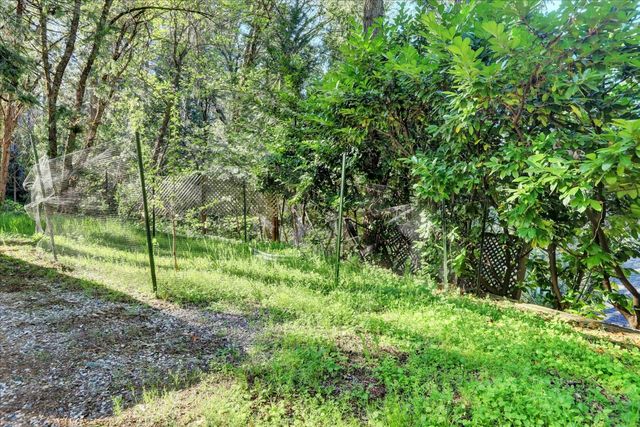 10901 Footwall Dr, Grass Valley, CA 95945