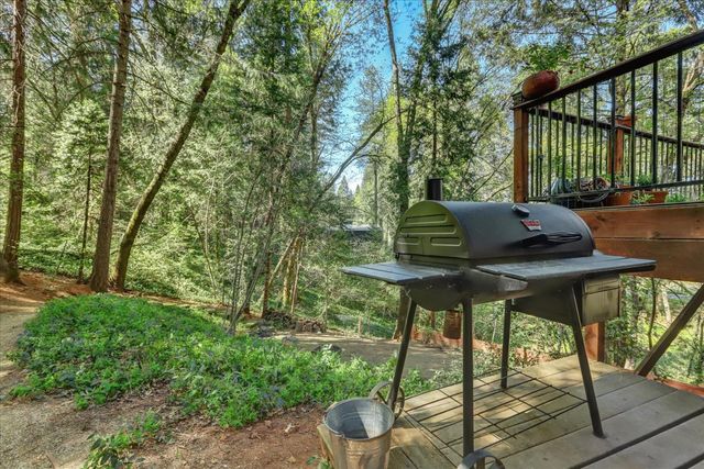 10901 Footwall Dr, Grass Valley, CA 95945