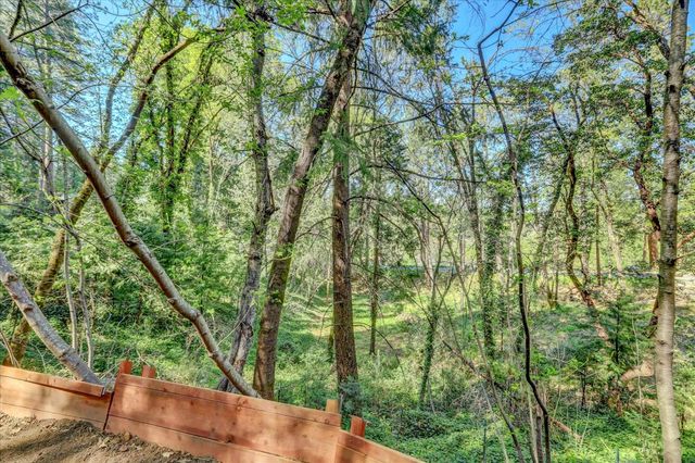 10901 Footwall Dr, Grass Valley, CA 95945