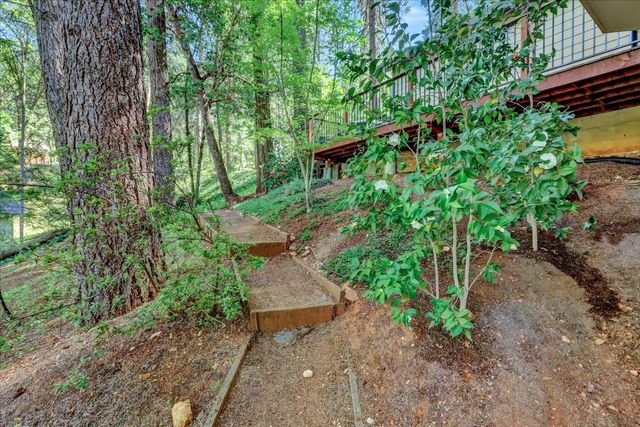 10901 Footwall Dr, Grass Valley, CA 95945