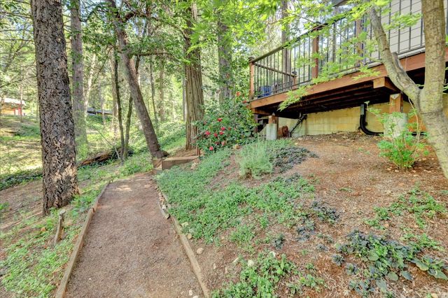 10901 Footwall Dr, Grass Valley, CA 95945