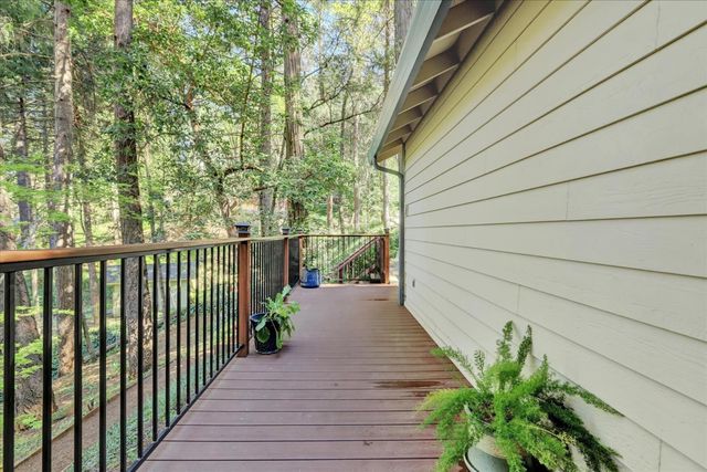 10901 Footwall Dr, Grass Valley, CA 95945