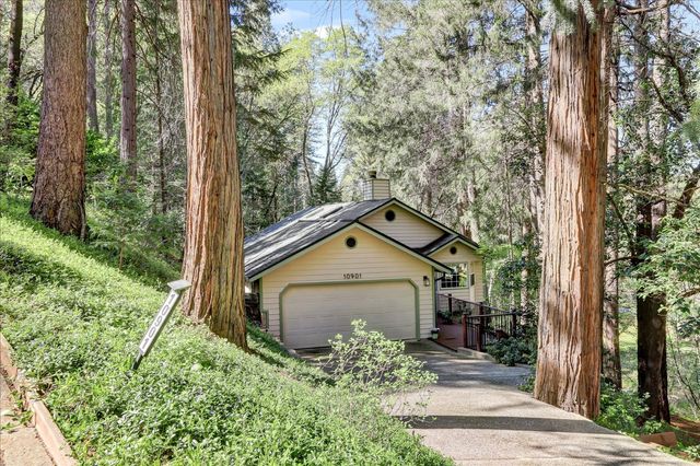 10901 Footwall Dr, Grass Valley, CA 95945