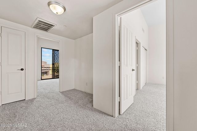 97 S Crown Plaza, Vail, AZ 85641