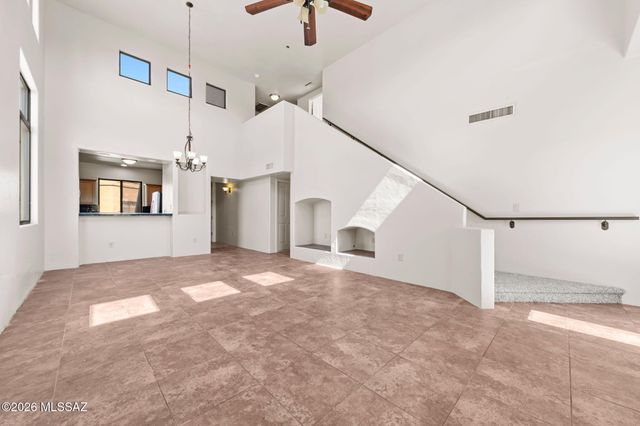 97 S Crown Plaza, Vail, AZ 85641