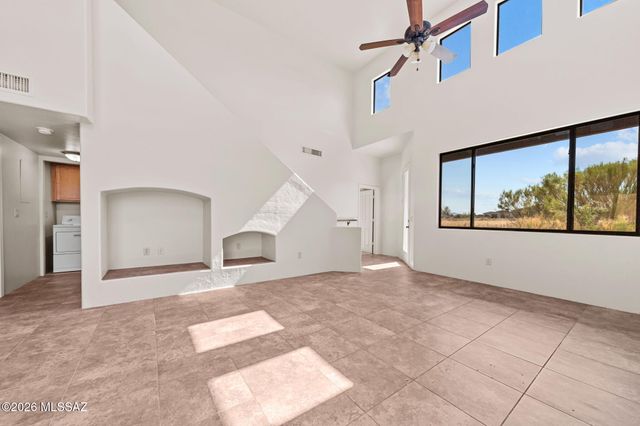 97 S Crown Plaza, Vail, AZ 85641
