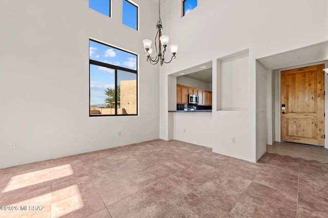 97 S Crown Plaza, Vail, AZ 85641