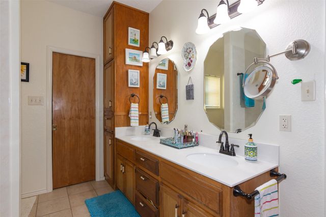 219 Turtle BND, Georgetown, TX 78628