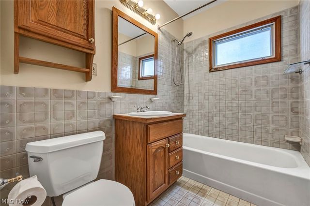 1306 Hathaway Avenue, Lakewood, OH 44107