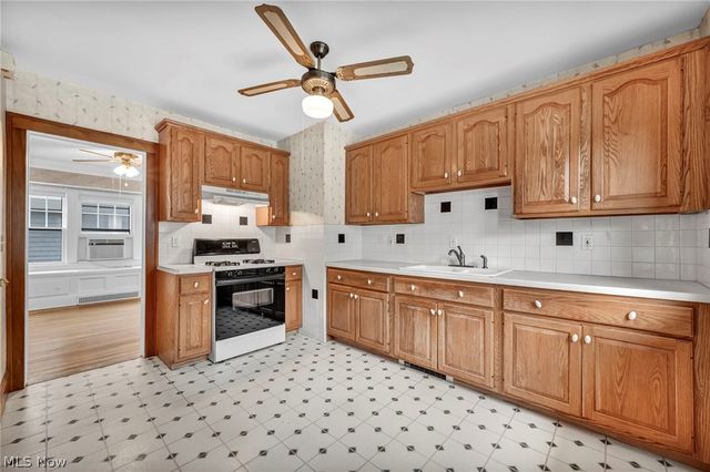 1306 Hathaway Avenue, Lakewood, OH 44107