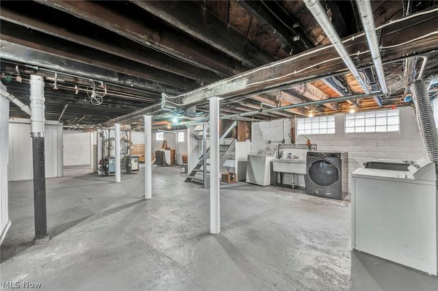 1306 Hathaway Avenue, Lakewood, OH 44107