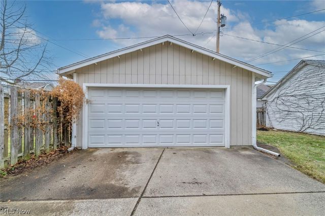 1306 Hathaway Avenue, Lakewood, OH 44107